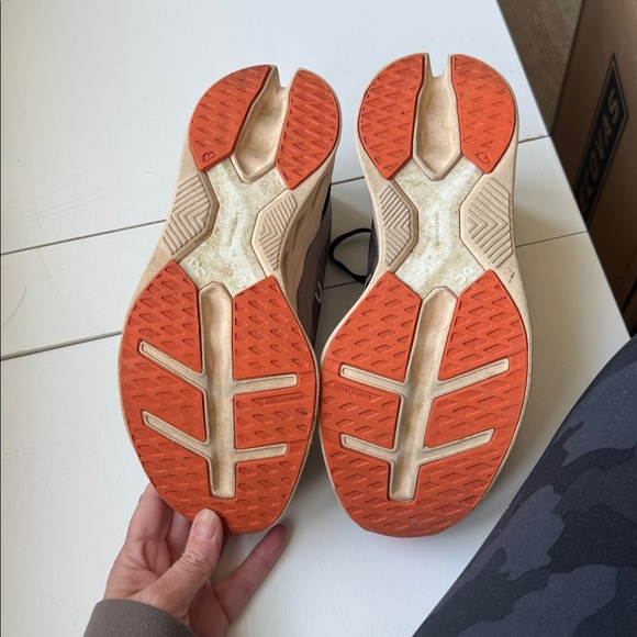 On Cloud Womens Running Black and Beige Sneakers - Picture 3 of 4